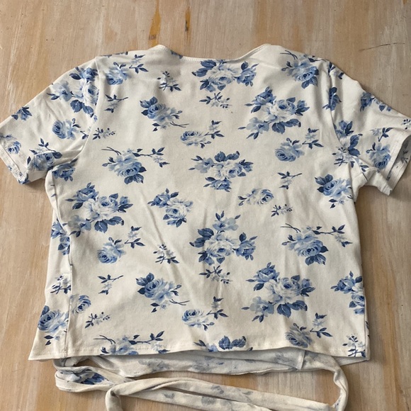 Hollister wrap top - Picture 2 of 4